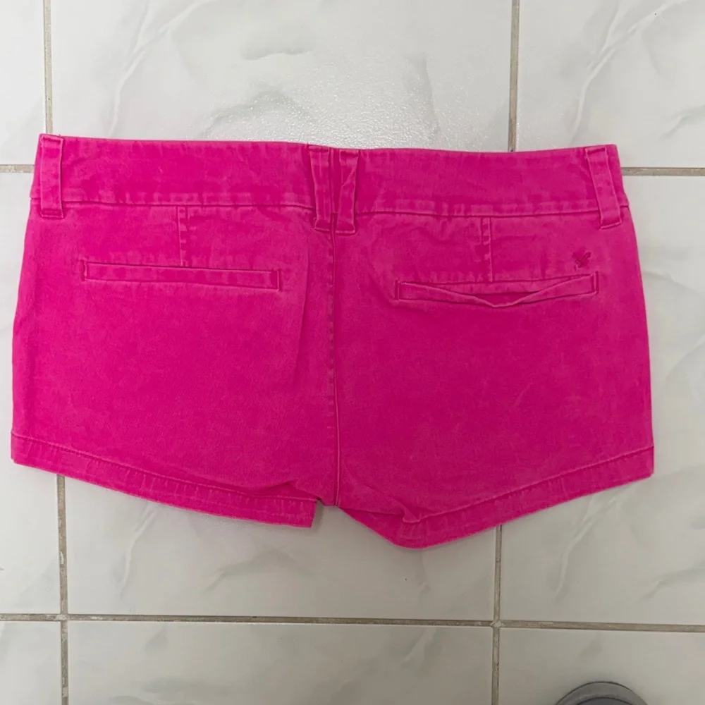 American Eagle Outfitters Bright Pink Shorts - Picture 3 of 4